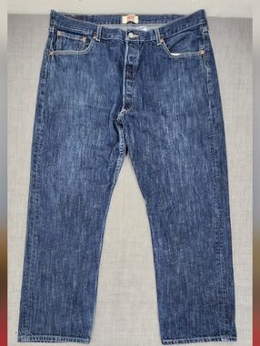 Levi's 501 Straight Leg Button Fly 100% Cotton Denim Jeans. 42× 32.